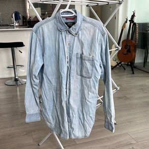 Vintage Levi’s - Denim button up - M